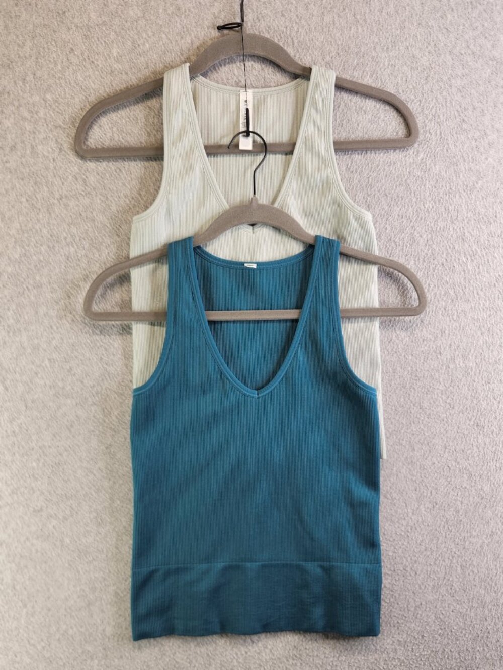 Athleta Top Womens XS Aurora Tank Camisole Ribbed Seamless Basic Set Of 2 - Picture 12 of 12